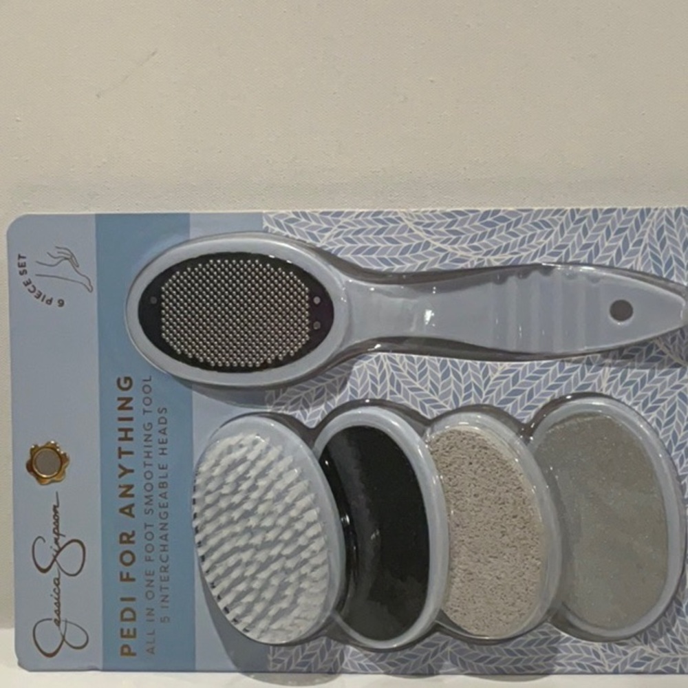 Jessica Simpson 6 Piece Pedicureevset with Handle, Foot Brush, Pumice Stone, etc